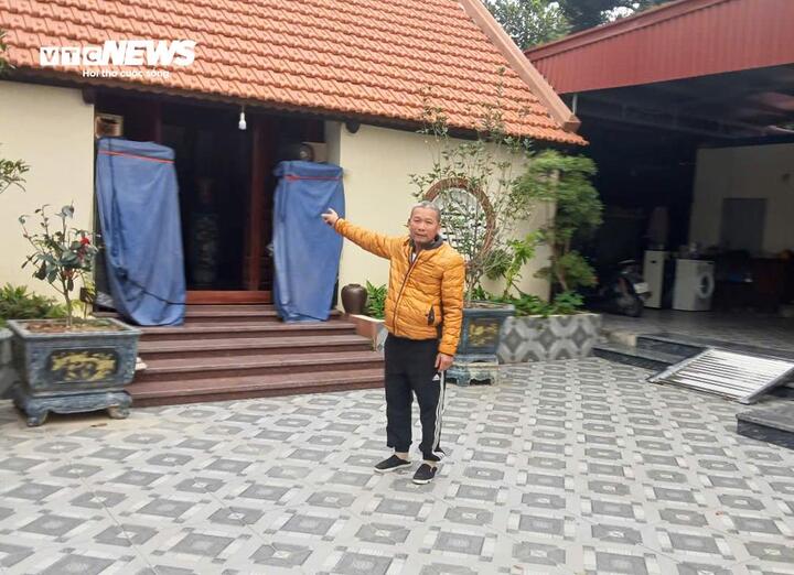 Hơn 1.000m² đất ông cha để lại qua nhiều thế hệ của gia đình ông Vũ Văn Hạnh được công nhận là đất "thổ cư" trong bìa đỏ cấp năm 2004 nhưng nay lại có nguy cơ bị biến thành đất vườn tạp. (Ảnh: Tiến Thắng)