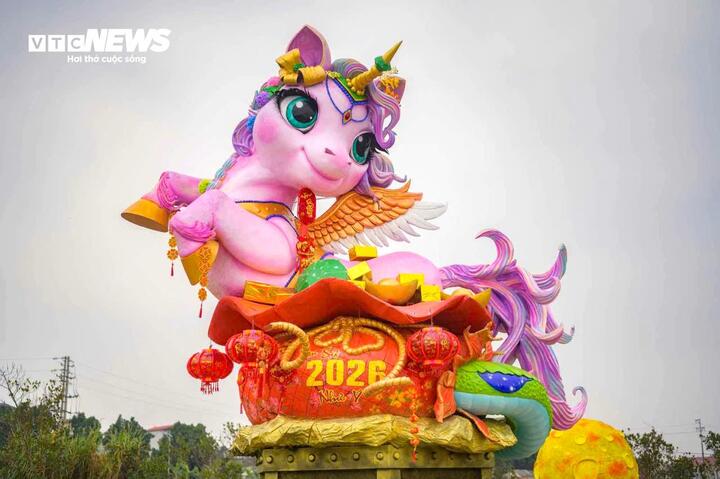 Ngựa Hạnh Phúc đang được anh Quân rao bán để lấy tiền hỗ trợ xây nhà cho người nghèo.