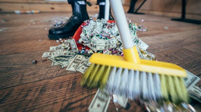 Nhiều người tin rằng quét nhà 3 ngày đầu năm sẽ xua đuổi hết tài lộc. (Ảnh: iStock)