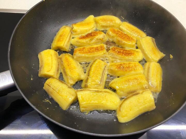 Món chuối chiên 'mix' cốt dừa và hạt khô giải cứu chuối sau Tết - 4