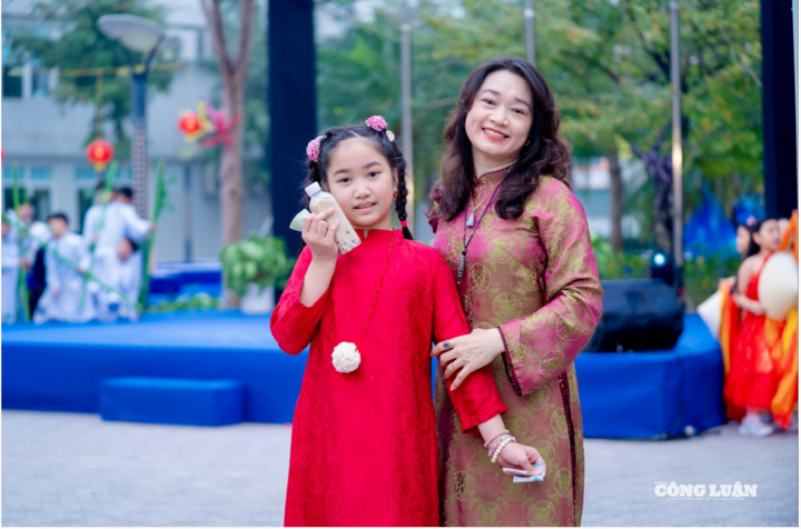 Hà Nội tạm cấp hơn 35 tỉ đồng để chi thưởng cho giáo viên.