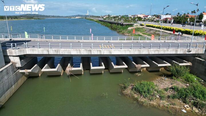 Theo Ban Quản lý dự án Đầu tư xây dựng các công trình giao thông tỉnh Quảng Ngãi (chủ đầu tư), đến nay khối lượng xây lắp toàn dự án đạt khoảng 97%. Riêng hạng mục cầu và đường đã hoàn thành, đủ điều kiện thông xe phục vụ người dân trong dịp Tết.