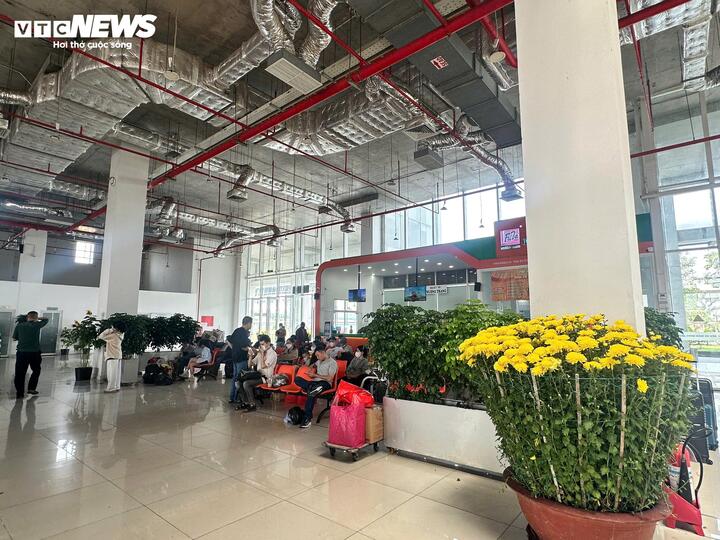 Mấy hôm trước đi qua đây là xác định kẹt, còn hôm nay chạy khá êm. Hy vọng cả hành trình về Hà Nội cũng suôn sẻ”, anh Hùng nói.