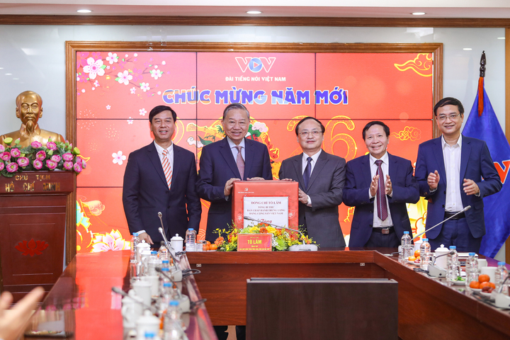 Tổng Bí thư Tô Lâm: VOV đang canh trời giữ sóng, giữ nhịp thông tin cho đất nước - 14