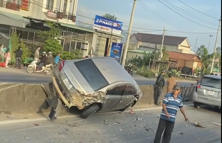 Cả nước xảy ra 52 vụ tai nạn giao thông trong ngày đầu nghỉ Tết Nguyên đán.