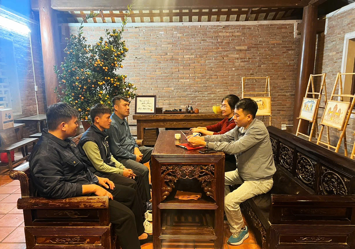 Đoàn công tác của UBND phường Yên Tử, tỉnh Quảng Ninh làm việc với đại diện Công ty CP phát triển Tùng Lâm liên quan hành vi ứng xử thiếu chuẩn mực của nhân viên công ty.