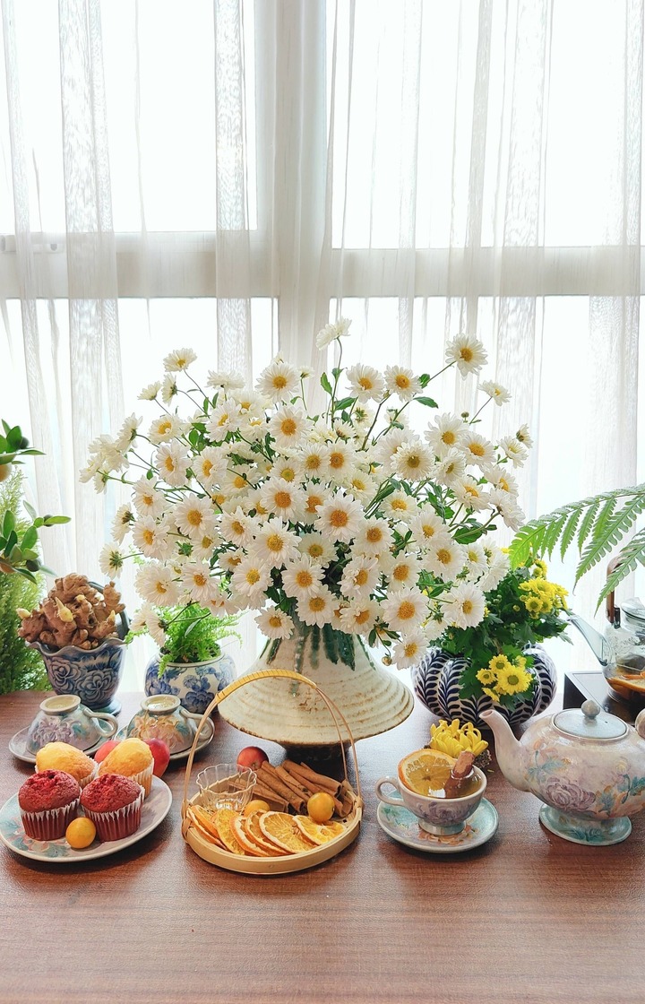 Cúc mi kép với vẻ đẹp trong trắng, tinh khôi.