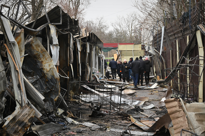 Khu chợ thành phố bị tàn phá sau cuộc tấn công của Nga tại Odesa, Ukraine, ngày 12/2/2026. (Ảnh: AP/Michael Shtekel)