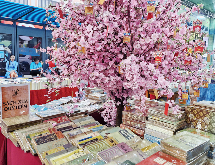 Năm nay, lễ hội đường sách Tết được tổ chức tại nhiều khu vực, góp phần lan tỏa văn hóa đọc đến đông đảo người dân sau sáp nhập địa giới hành chính.