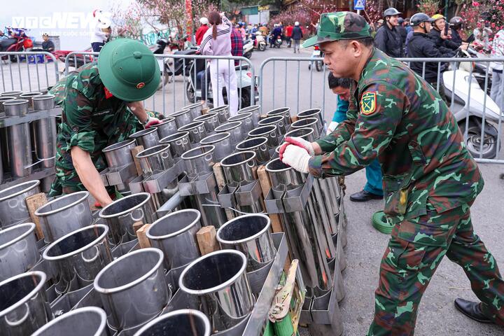 Các ống phóng được căn chỉnh vị trí, góc bắn phù hợp, bảo đảm tuân thủ phương án kỹ thuật và các yêu cầu nghiêm ngặt về an toàn.