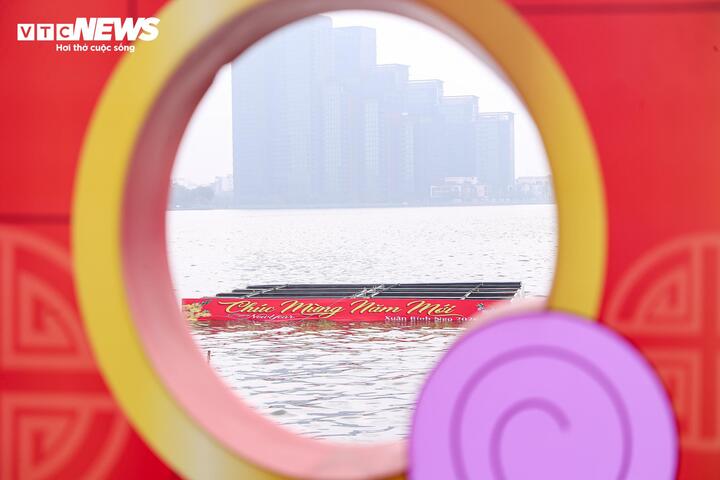 Theo Thượng tá Nguyễn Đình Thắng, điểm mới trong dịp này là tại khu vực hồ Tây sẽ trình diễn thêm 30 giàn pháo hoa hỏa thuật. Lực lượng chức năng sẽ tăng cường kiểm tra, triển khai các biện pháp nhằm bảo đảm an toàn tuyệt đối cho màn bắn pháo hoa.