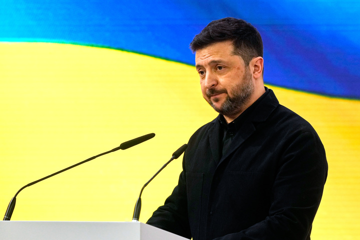 Tổng thống Volodymyr Zelensky phát biểu tại Hội nghị An ninh Munich, Đức, ngày 14/2/2026. (Ảnh: AP/Michael Probst)