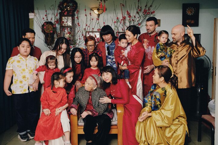 Siêu mẫu Hà Anh hạnh phúc khoe bức ảnh sum họp bên đại gia đình trong ngày 29 Tết.