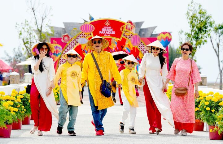 Cần Giờ đã “đổi vai” từ miền đất “ngủ quên” trở thành tâm điểm giải trí, du xuân mới của miền Nam.