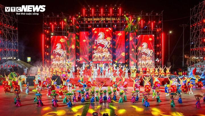 Trực tiếp: Việt Nam đón giao thừa, chào năm mới Bính Ngọ 2026 - 4