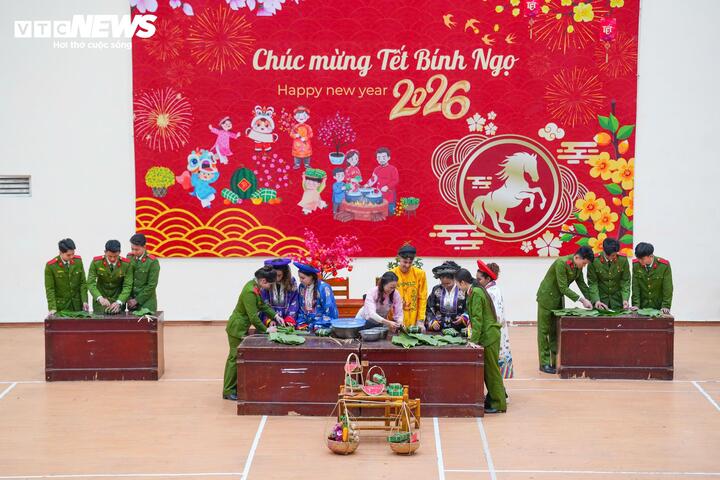Đến Việt Nam học tập tại Học viện Cảnh sát Nhân dân vào năm 2025, đây là lần đầu tiên các học viên này đón Tết cổ truyền Việt Nam, một cái Tết khác biệt về phong tục, khí hậu và ngôn ngữ, nhưng đáng nhớ trong hành trình học tập xa nhà.