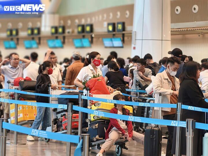 Lưu lượng khai thác tại sân bay Tân Sơn Nhất bắt đầu giảm vào ngày 16/2 (29 Tết).