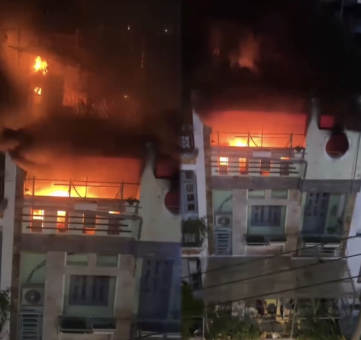 Lửa bùng lên dữ dội tại căn nhà 3 tầng. (Ảnh chụp màn hình)