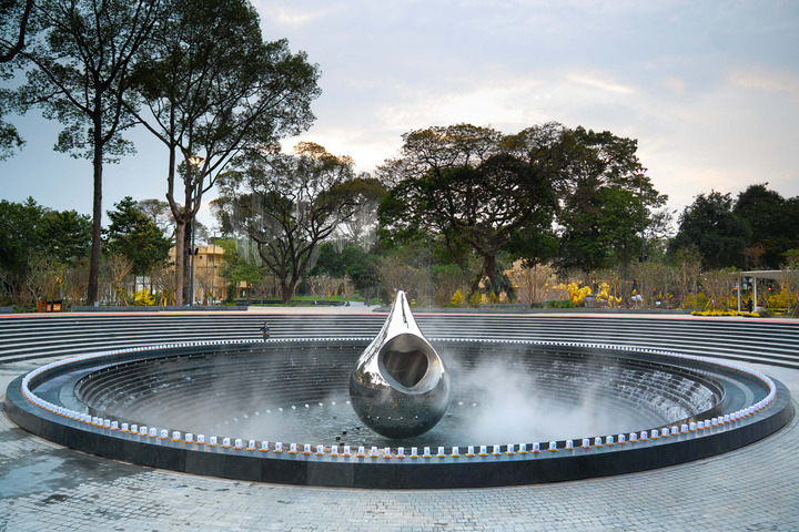 Công viên số 1 Lý Thái Tổ là công trình công cộng điển hình TP.HCM "đánh thức" khu đất hơn 4,3 ha bỏ trống nhiều năm và đầu tư toàn bộ bằng hình thức xã hội hóa.