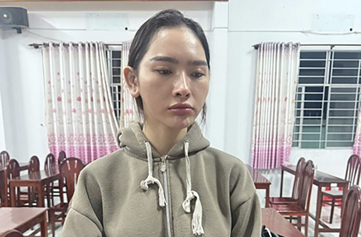 Phạm Ngọc Mỹ Tiên tại cơ quan điều tra. (Ảnh: Công an TP.HCM)