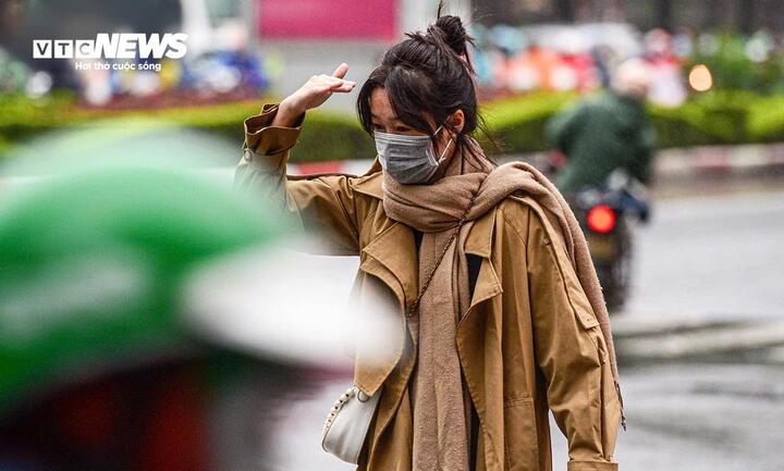 Hà Nội mưa rét trong ngày mùng 2 Tết. (Ảnh minh hoạ: Khổng Chí)