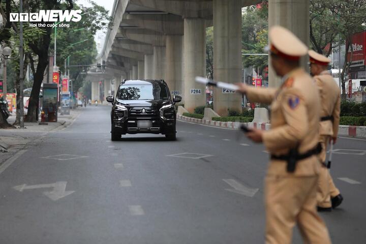 Trung tá Phạm Văn Chiến cho biết đơn vị duy trì tuần tra, kiểm soát xuyên Tết với tinh thần “không kiêng nể”, tập trung xử lý vi phạm nồng độ cồn để kiềm chế tai nạn giao thông.