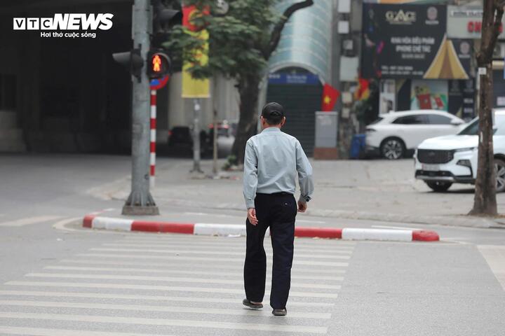 Ngay từ đầu ca kiểm tra, tổ công tác phát hiện trường hợp không chấp hành đo nồng độ cồn, bỏ lại phương tiện và rời khỏi hiện trường.