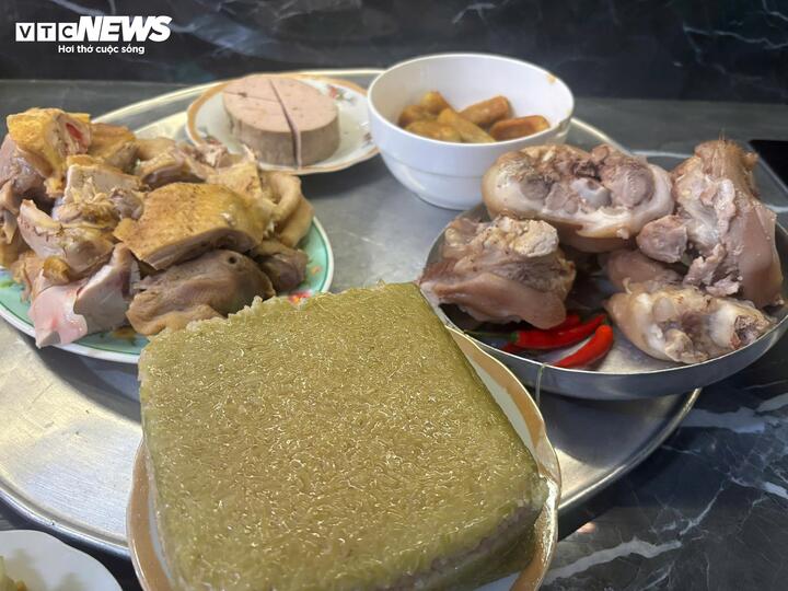 Người bệnh tiểu đường có thể đón Tết an toàn nếu ăn uống linh hoạt, dùng thuốc đúng giờ, kiểm soát tinh bột và duy trì lối sống điều độ. (Ảnh minh họa)