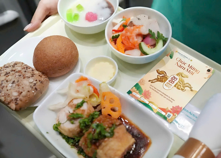 Suất ăn mang lại sự ấm áp ngày Tết trên chuyến bay của hãng hàng không Vietnam Airlines.