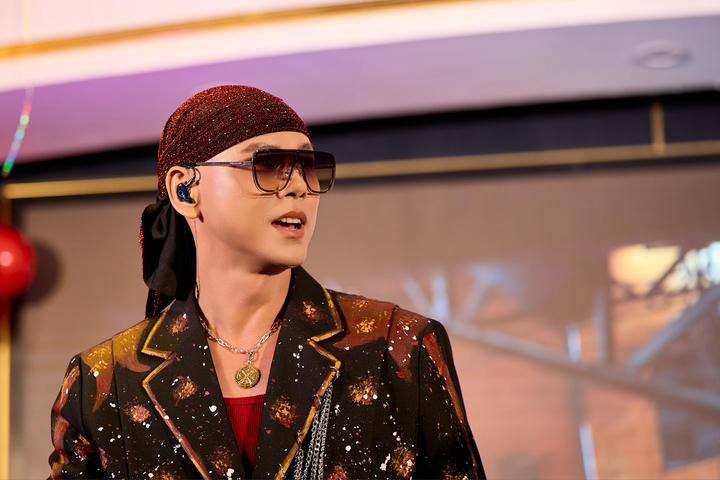 Phan Đinh Tùng hoạt động sôi nổi sau chương trình "Anh trai vượt ngàn chông gai".