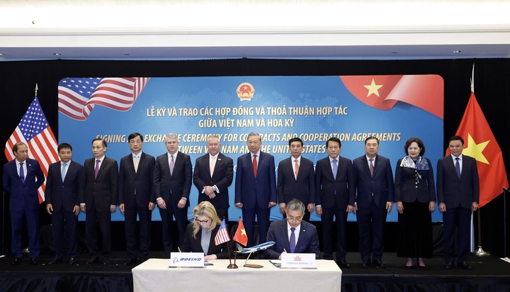 Vietnam Airlines ký kết mua 50 tàu bay thân hẹp Boeing 737-8 trị giá lên đến 8,1 tỷ USD tại Washington, D.C.