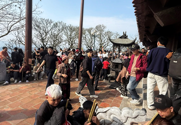 Lễ khai hội Xuân Yên Tử năm 2026 vào ngày 26/2 (mùng 10 tháng Giêng) được xác định là hoạt động trọng tâm, với chương trình nghệ thuật đặc biệt quy mô 10.000 người, tái hiện hành trình lịch sử, văn hóa và tư tưởng của Thiền phái Trúc Lâm Yên Tử; khắc họa Yên Tử - biểu tượng tinh thần của dân tộc, là Di sản văn hóa thế giới mang giá trị nổi bật toàn cầu.