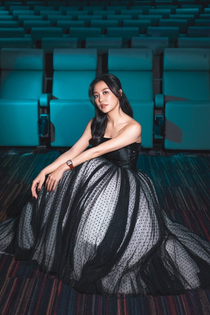 Để có mặt trong phim, cô phải trải qua các vòng thử vai như những diễn viên khác. Nữ ca sĩ thừa nhận việc thể hiện những chuyển biến nội tâm phức tạp là thử thách lớn với một “tay ngang”.