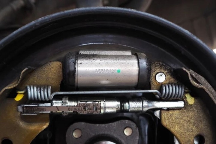 Những bộ phận trên ô tô ít người biết đến công dụng - 6