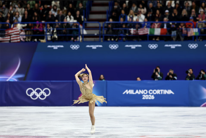 Alysa Liu trình diễn bài thi mang phong cách disco trên nền nhạc Donna Summer. (Nguồn: Reuters)