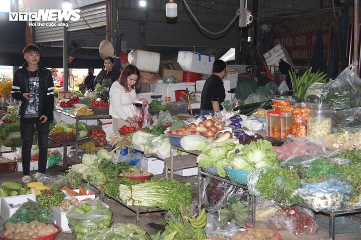 Hàng hóa, thực phẩm sau Tết sôi động trở lại, giá ổn định- Ảnh 3.