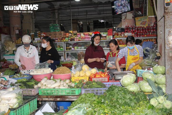 Hàng hóa, thực phẩm sau Tết sôi động trở lại, giá ổn định- Ảnh 2.