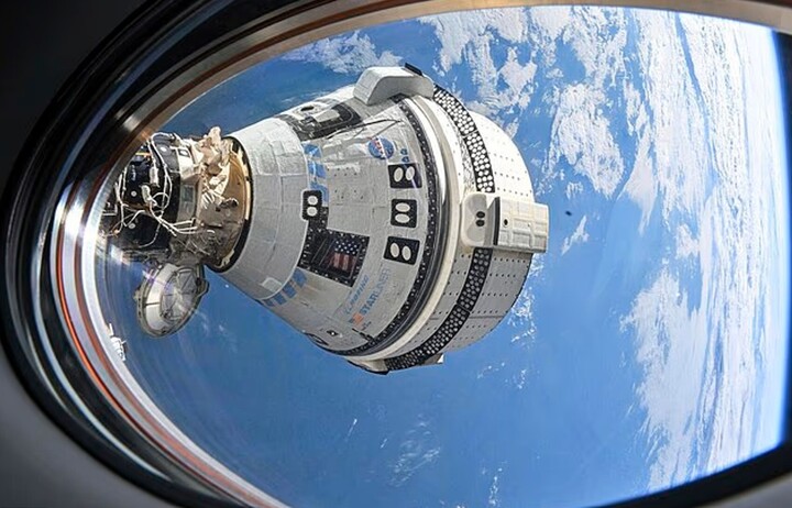 Tàu vũ trụ gặp trục trặc, khiến nó không an toàn cho con người di chuyển và buộc NASA phải đưa nó trở về Trái Đất. (Ảnh: Dailymail)