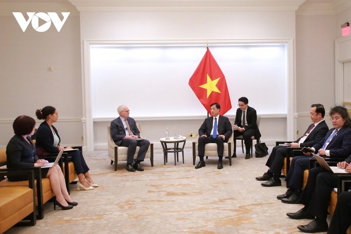 Bí thư Thành ủy Hà Nội Nguyễn Duy Ngọc tiếp và làm việc với Hiệp hội công nghiệp bán dẫn Hoa Kỳ.