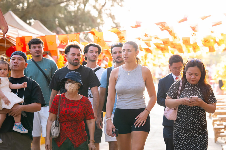 Du lịch TP.HCM thu hơn 12.000 tỷ đồng trong kỳ nghỉ Tết Bính Ngọ.