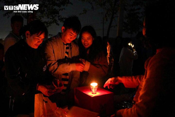 Hoạt động mua bán diễn ra trong sự tự giác, dựa trên niềm tin và sự tôn trọng lẫn nhau.