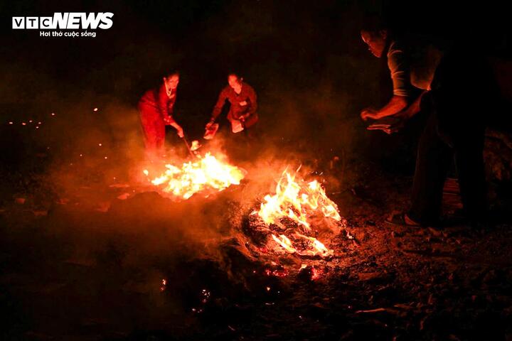 Khám phá chợ âm dương độc đáo, họp duy nhất mỗi năm 1 lần lúc nửa đêm - 11