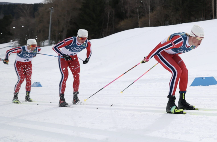 Klæbo vượt qua hai đồng đội người Na Uy là Harald Østberg Amundsen và Emil Iversen trong cuộc đua ngày 21/2. (Nguồn: NY Times)