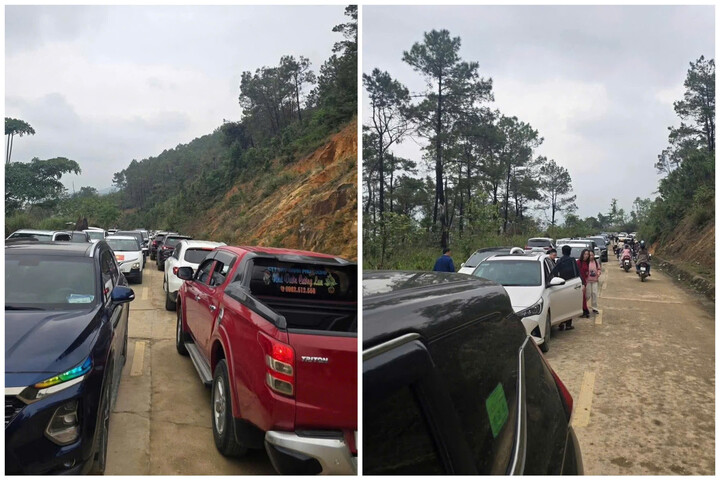 Dòng xe ùn tắc kéo dài đường lên chùa Đại Tuệ ngày 20/2.