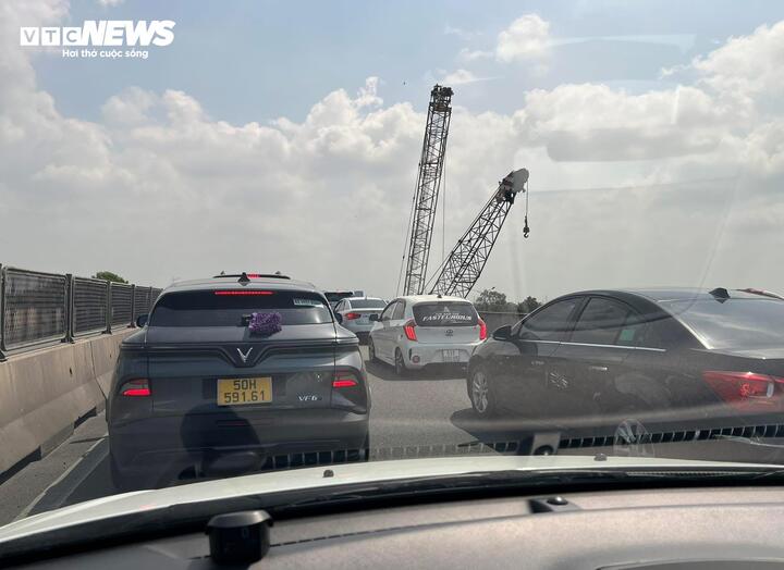 Cao tốc TP.HCM - Trung Lương có rất đông phương tiện từ các tỉnh miền Tây Nam Bộ hướng về TP.HCM. (Ảnh: Đ.V)