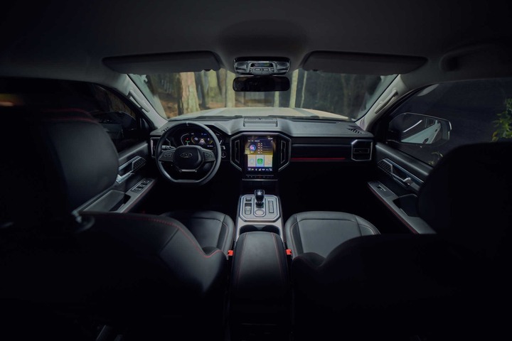 Không gian nội thất của JAC T9 hướng tới sự sang trọng với màn hình giải trí cảm ứng 10,4 inch đặt dọc. (Ảnh: JAC)