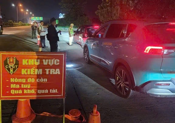 Hành vi để vợ lái xe qua chốt nồng độ cồn vẫn có thể bị xử phạt nếu cảnh sát giao thông (CSGT) có căn cứ chứng minh bạn đã điều khiển xe trước đó.