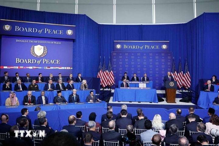 Ngày 19/2, nhân dịp dự cuộc họp khai mạc Hội đồng Hòa bình về Gaza theo lời mời của Tổng thống Mỹ Donald Trump từ ngày 18 - 20/2/2026, Tổng Bí thư Tô Lâm đã có các cuộc gặp, trao đổi với Tổng thống Indonesia, Tổng thống Uzbekistan, Tổng thống Azerbaijan, Tổng thống Kazakhstan, Thủ tướng Campuchia, Thủ tướng Armenia, Thủ tướng Hungary, Thủ tướng Pakistan, Phó Thủ tướng kiêm Bộ trưởng Bộ Ngoại giao Séc. (Ảnh: TTXVN)