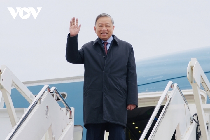 Trưa 18/2 theo giờ địa phương, Tổng Bí thư Tô Lâm cùng đoàn đại biểu cấp cao Việt Nam đã tới Sân bay quân sự Andrews, bắt đầu các hoạt động trong chuyến công tác Hoa Kỳ tham dự cuộc họp khai mạc Hội đồng Hòa bình về Gaza theo lời mời của Tổng thống Donald Trump, Chủ tịch Sáng lập Hội đồng Hòa bình về Gaza.