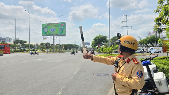 Chiến sĩ Đội CSGT An Lạc.